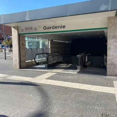 Charming & Quiet With Private Deck Next To Metro Daire