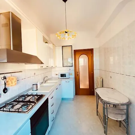 Charming & Quiet With Private Deck Next To Metro * Rom